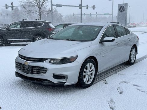 Used 2017 Chevrolet Malibu LT image 3