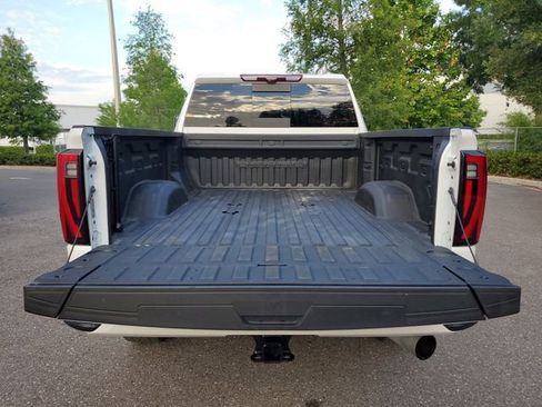 Used 2024 GMC Sierra 3500 Denali Ultimate AWD/4WD image 9
