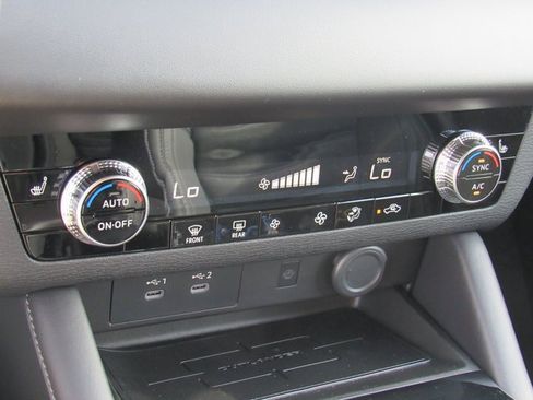 New 2025 Mitsubishi Outlander SE image 19