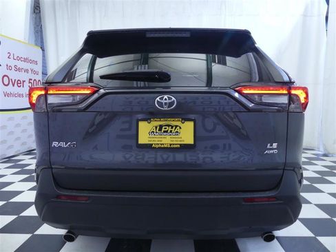 Used 2020 Toyota RAV4 LE image 5