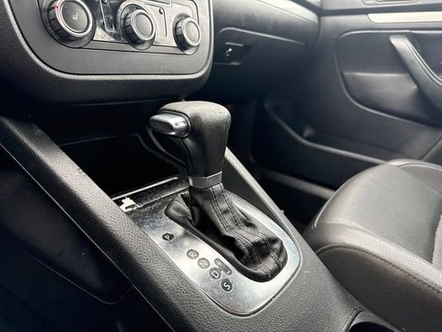 Used 2010 Volkswagen Jetta Limited Edition FWD image 16