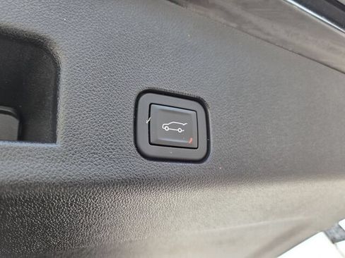 Used 2026 GMC Acadia Elevation w/ Elevation Premium Package FWD image 15