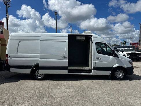 Used 2016 Mercedes-Benz Sprinter 3500 image 9