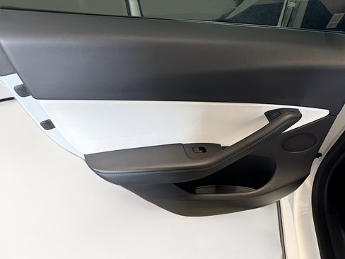 Used 2021 Tesla Model Y Long Range AWD/4WD image 25