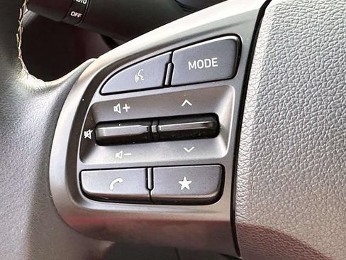 Used 2025 Hyundai Venue Limited FWD image 27