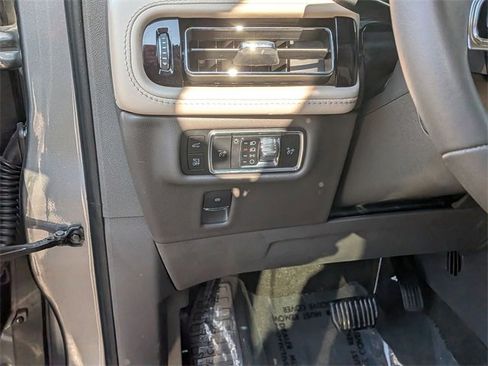 Certified 2023 Lincoln Nautilus AWD w/ Premium Package image 15