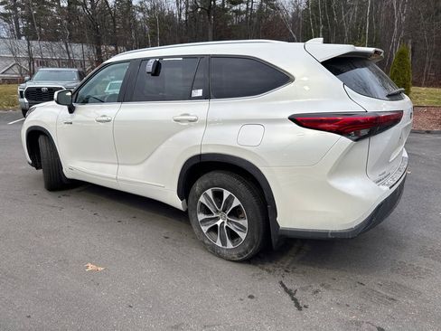 Used 2020 Toyota Highlander XLE image 4