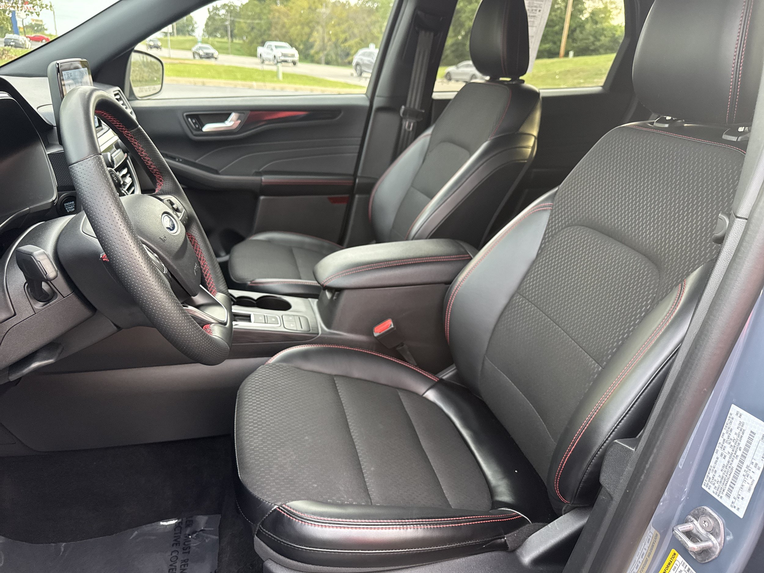Used 2025 Ford Escape ST-Line Select AWD/4WD image 3