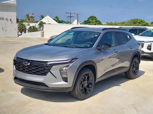 New 2026 Chevrolet Trax LT w/ Midnight Edition FWD image 1