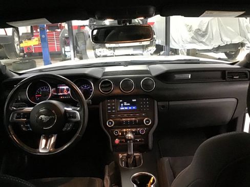 Used 2018 Ford Mustang Coupe RWD image 24