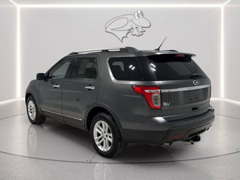 Used 2015 Ford Explorer XLT FWD image 3