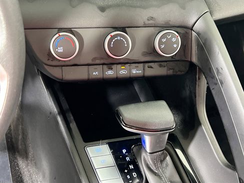 Used 2024 Hyundai Elantra SE image 15