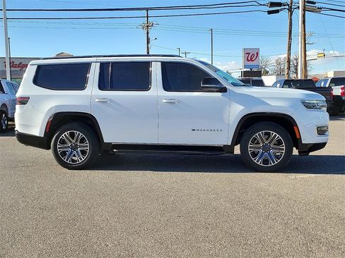 Used 2024 Jeep Wagoneer Series II w/ Flexible Seating Group image 12