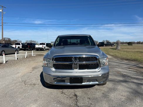 Used 2019 RAM 1500 Classic SLT w/ Luxury Group image 2