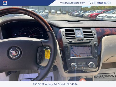 Used 2011 Cadillac DTS Premium image 27