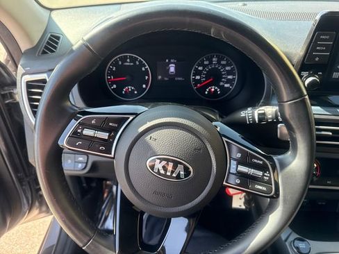Used 2021 Kia Seltos S FWD image 11