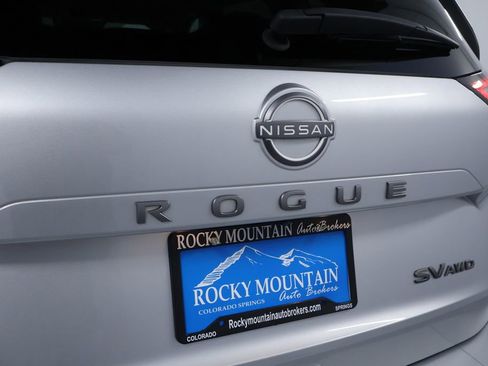 Used 2024 Nissan Rogue SV image 10