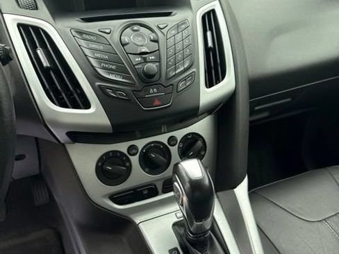 Used 2014 Ford Focus SE w/ Equipment Group 201A FWD image 5