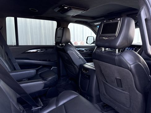 Used 2019 Cadillac Escalade ESV Platinum image 54