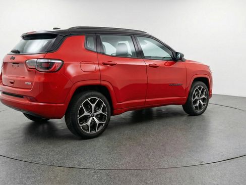 Used 2025 Jeep Compass Limited image 9