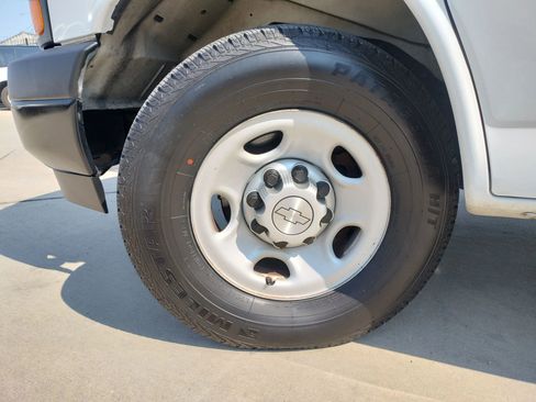 Used 2019 Chevrolet Express 3500 Extended w/ Driver Convenience Package image 23