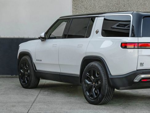 Used 2024 Rivian R1S Adventure AWD/4WD image 17