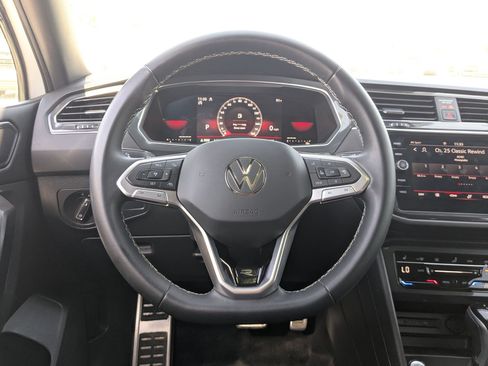 Used 2023 Volkswagen Tiguan SE R-Line AWD/4WD image 19