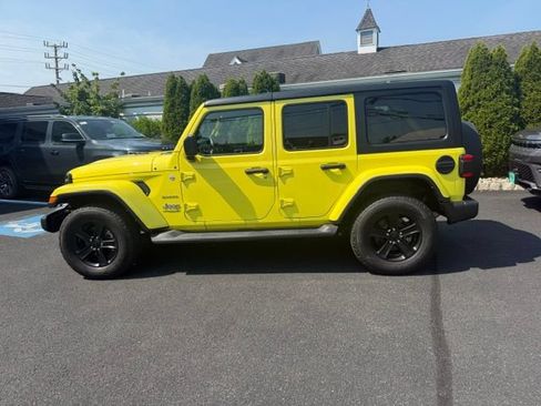 Used 2022 Jeep Wrangler Unlimited Sahara w/ Dual Top Group AWD/4WD image 8