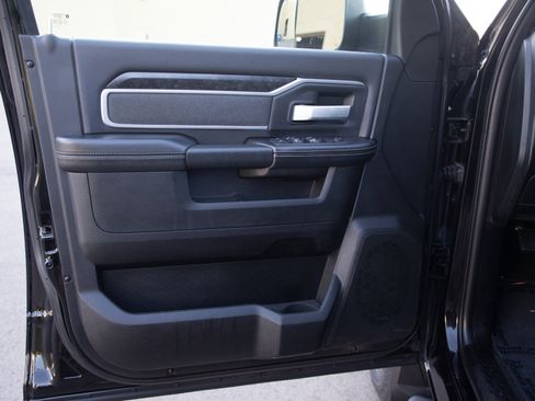 Used 2022 RAM 3500 Big Horn w/ Night Edition AWD/4WD image 23