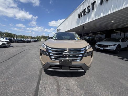 Used 2024 Nissan Rogue SL w/ SL Premium Package AWD/4WD image 28