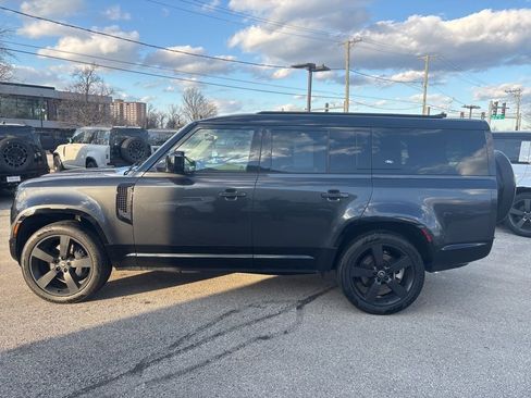 Used 2024 Land Rover Defender 130 X-Dynamic SE image 2
