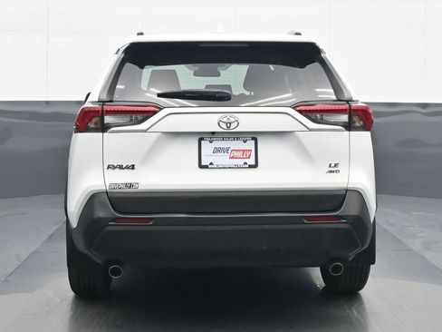 Used 2020 Toyota RAV4 LE image 5