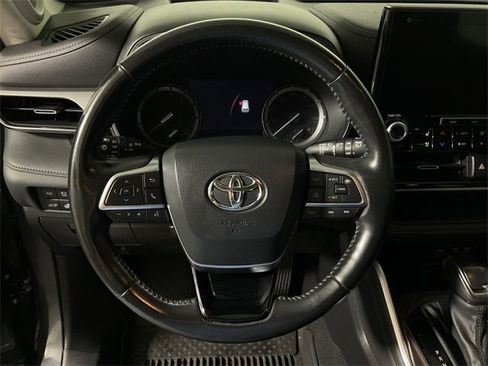 Used 2020 Toyota Highlander Platinum image 24
