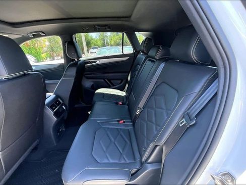 Certified 2026 Volkswagen Atlas Cross Sport SE w/ Panoramic Sunroof Package AWD/4WD image 17