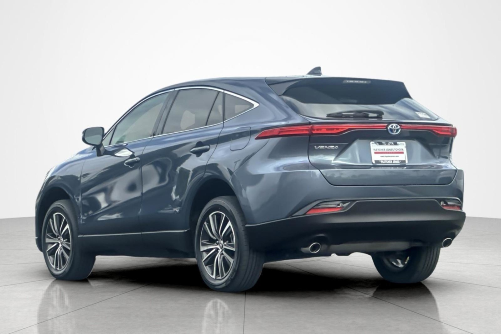 Certified 2024 Toyota Venza LE AWD/4WD image 3