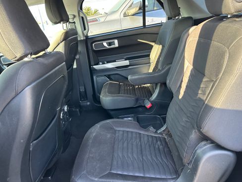Used 2020 Ford Explorer XLT image 18