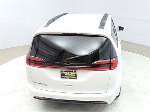 Used 2021 Chrysler Pacifica Touring w/ S Appearance Package image 18