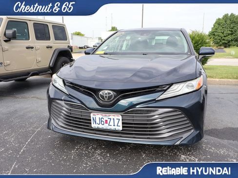 Used 2019 Toyota Camry XLE FWD image 9
