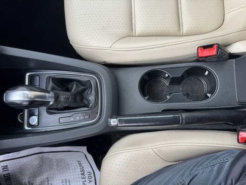 Used 2017 Volkswagen Jetta SE image 33