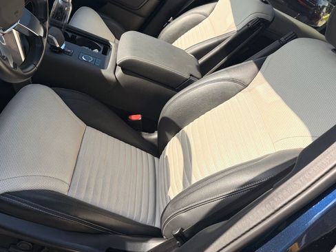 Used 2021 Land Rover Discovery S R-Dynamic AWD/4WD image 26