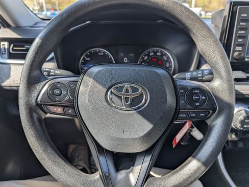 Used 2022 Toyota RAV4 LE AWD/4WD image 22