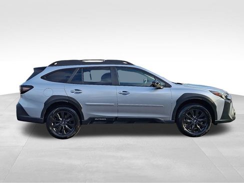 Used 2023 Subaru Outback Onyx Edition image 7
