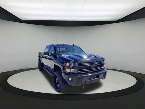 Used 2019 Chevrolet Silverado 2500 LTZ w/ Custom Sport Edition AWD/4WD image 2