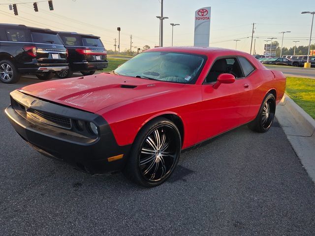 Used 2010 Dodge Challenger SE RWD image 3