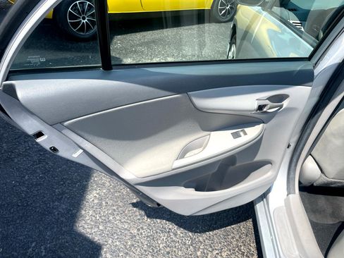 Used 2010 Toyota Corolla image 18