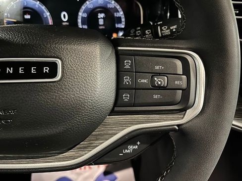 Used 2023 Jeep Wagoneer Series III w/ Convenience Group I image 33