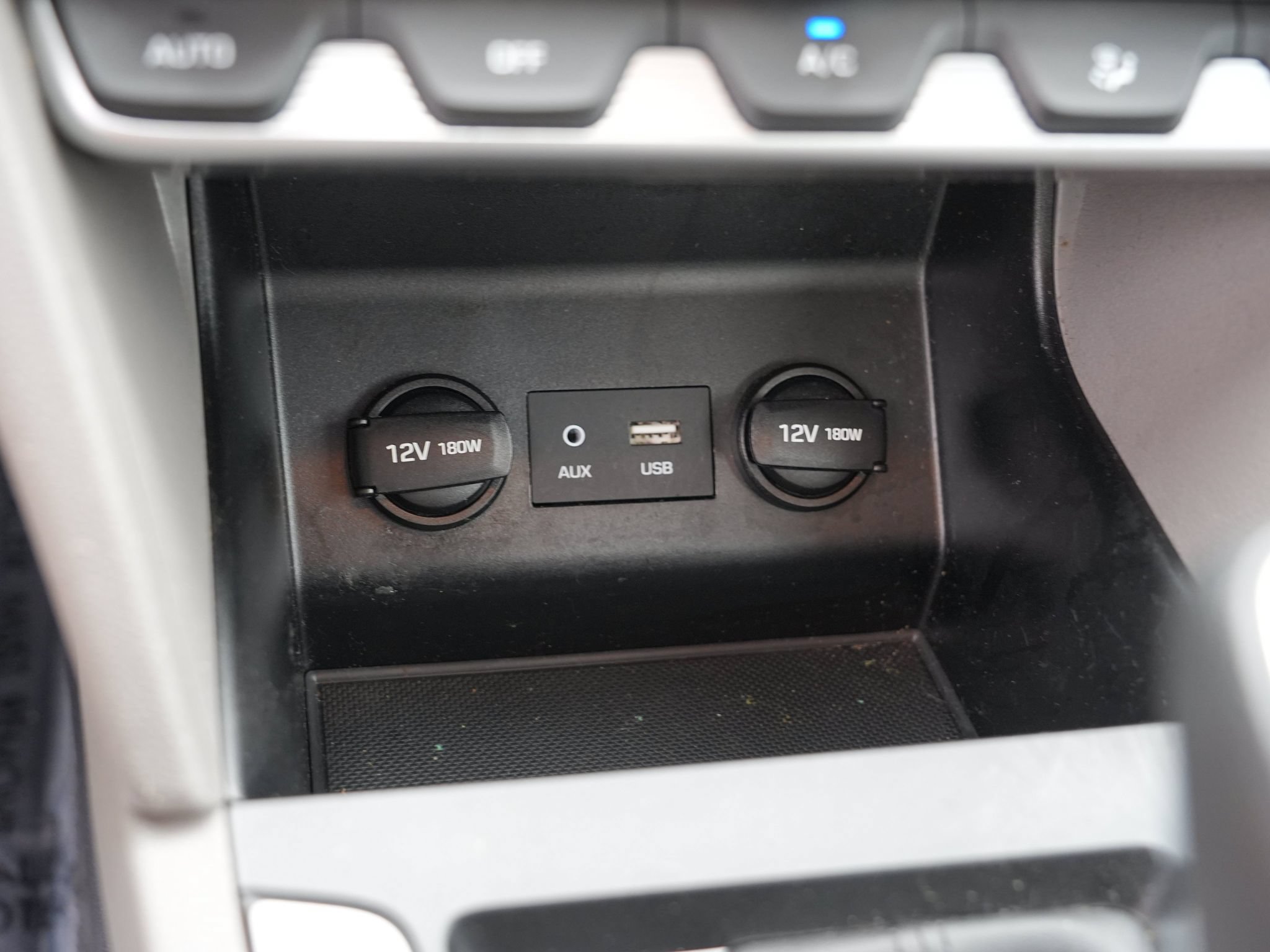 Used 2020 Hyundai Elantra SE FWD image 29