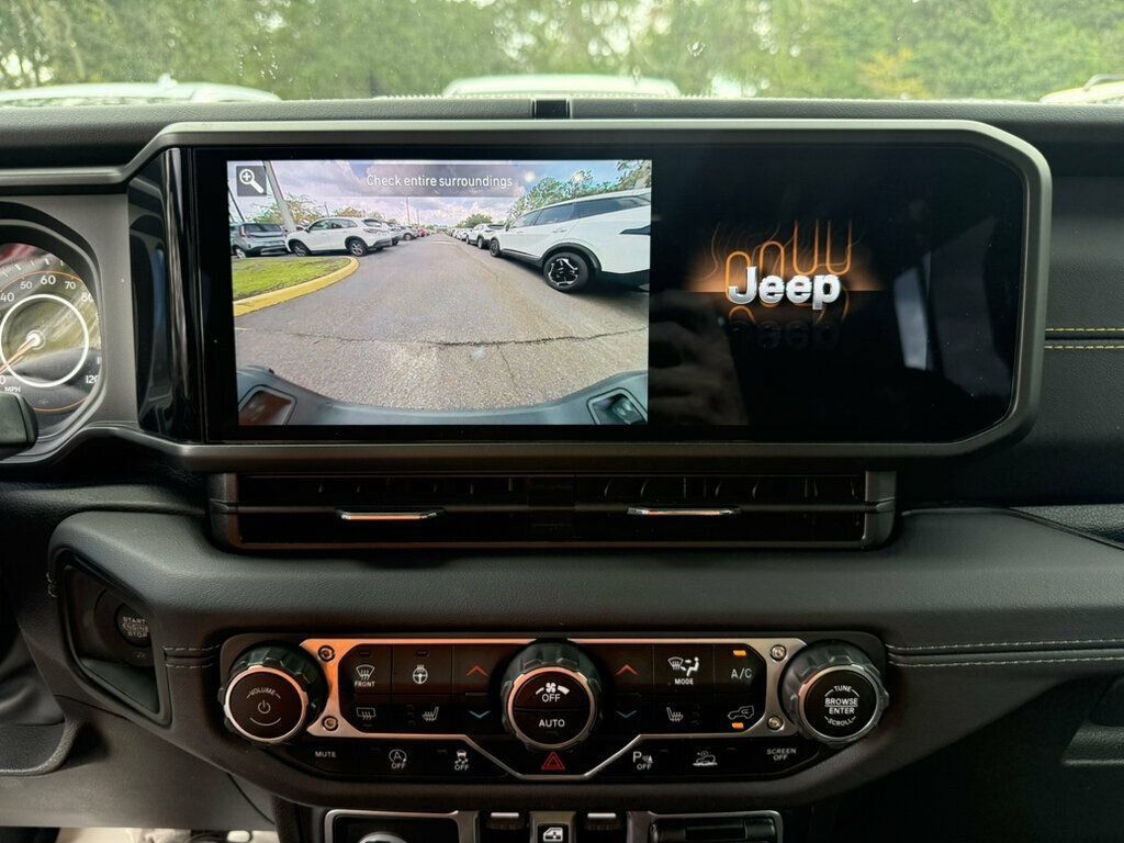 Used 2025 Jeep Gladiator Sport AWD/4WD image 7