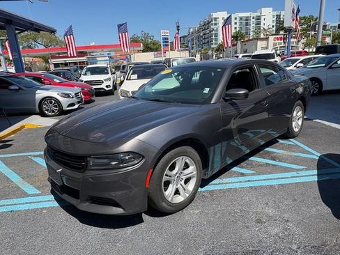 Used 2021 Dodge Charger SXT w/ Leather Interior Group RWD image 11