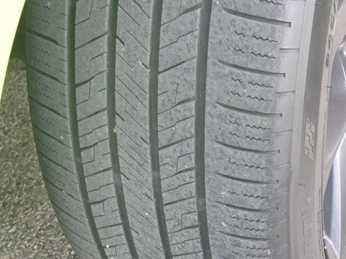 Used 2019 Dodge Challenger SXT w/ Blacktop Package image 11